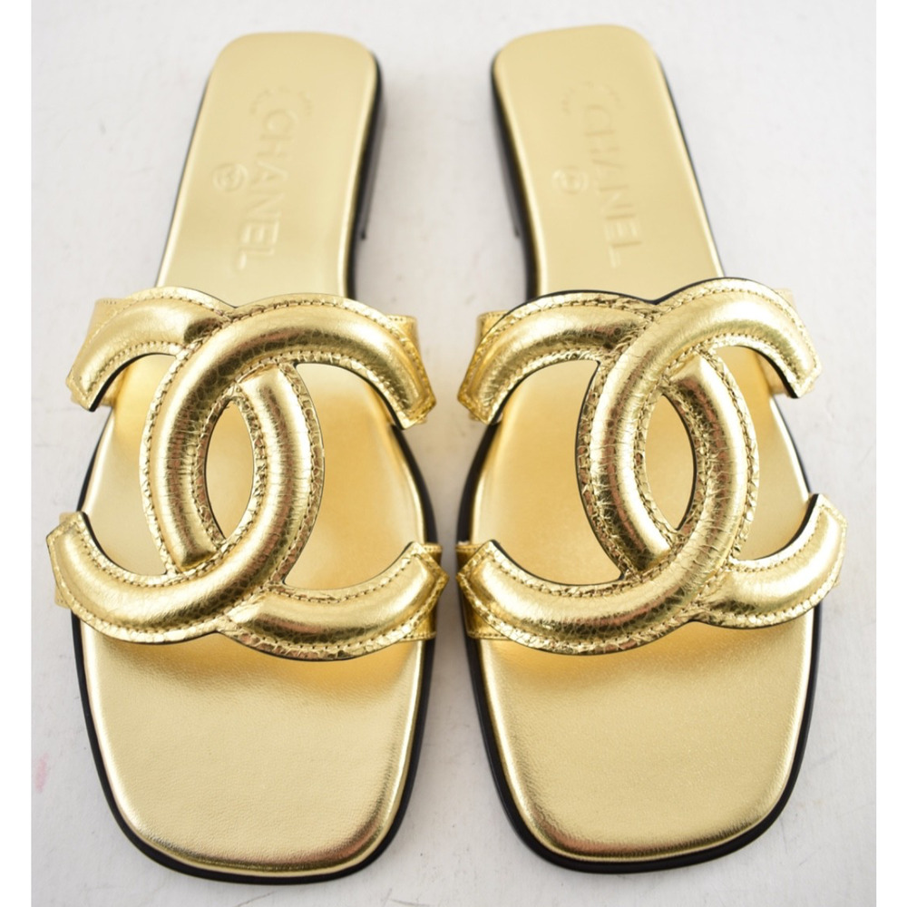 Chanel 26S Golden Gold Cracked Leather XL CC Logo Mules Slides Flat Sandals 38.5 - Picture 7 of 16